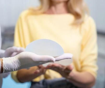 Augmentation mammaire par implant